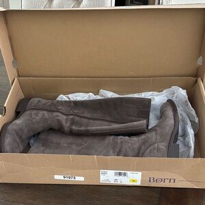 Born Woman’s Brown Suede Boots